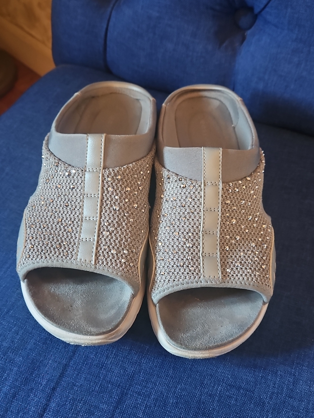 Easy Spirit Grey Bedazzled Slip-On Sandals with Sparkle Accents. Size 9